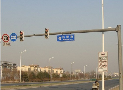 監(jiān)控桿交通信號(hào)桿3